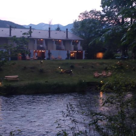 Moon River Suites #3 North Bend Buitenkant foto