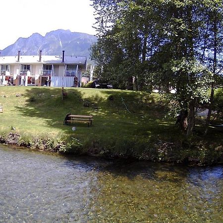 Moon River Suites #3 North Bend Buitenkant foto