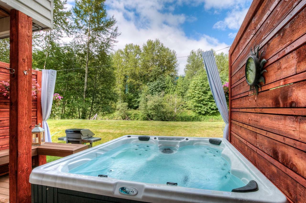 Moon River Suites #3 North Bend Buitenkant foto